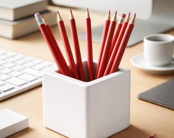 Gewürfelter Stiftehalter für den Schreibtisch