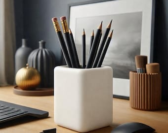 Stiftehalter aus Holz in minimalistischem Design