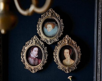 Lot décoration murale portrait Gothique Marie Stuart anne Boleyn ex-voto sacré cœur cadre baroque doré curiosité royale halloween sorcière