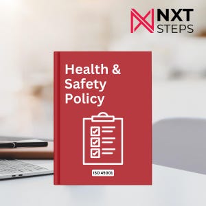 Może przedstawiać: Czerwona książka zatytułowana "Health & Safety Policy" z białym tekstem i grafiką listy kontrolnej. Książka zawiera tekst "ISO 45001" na dole. Logo NXT STEPS znajduje się w prawym górnym rogu.