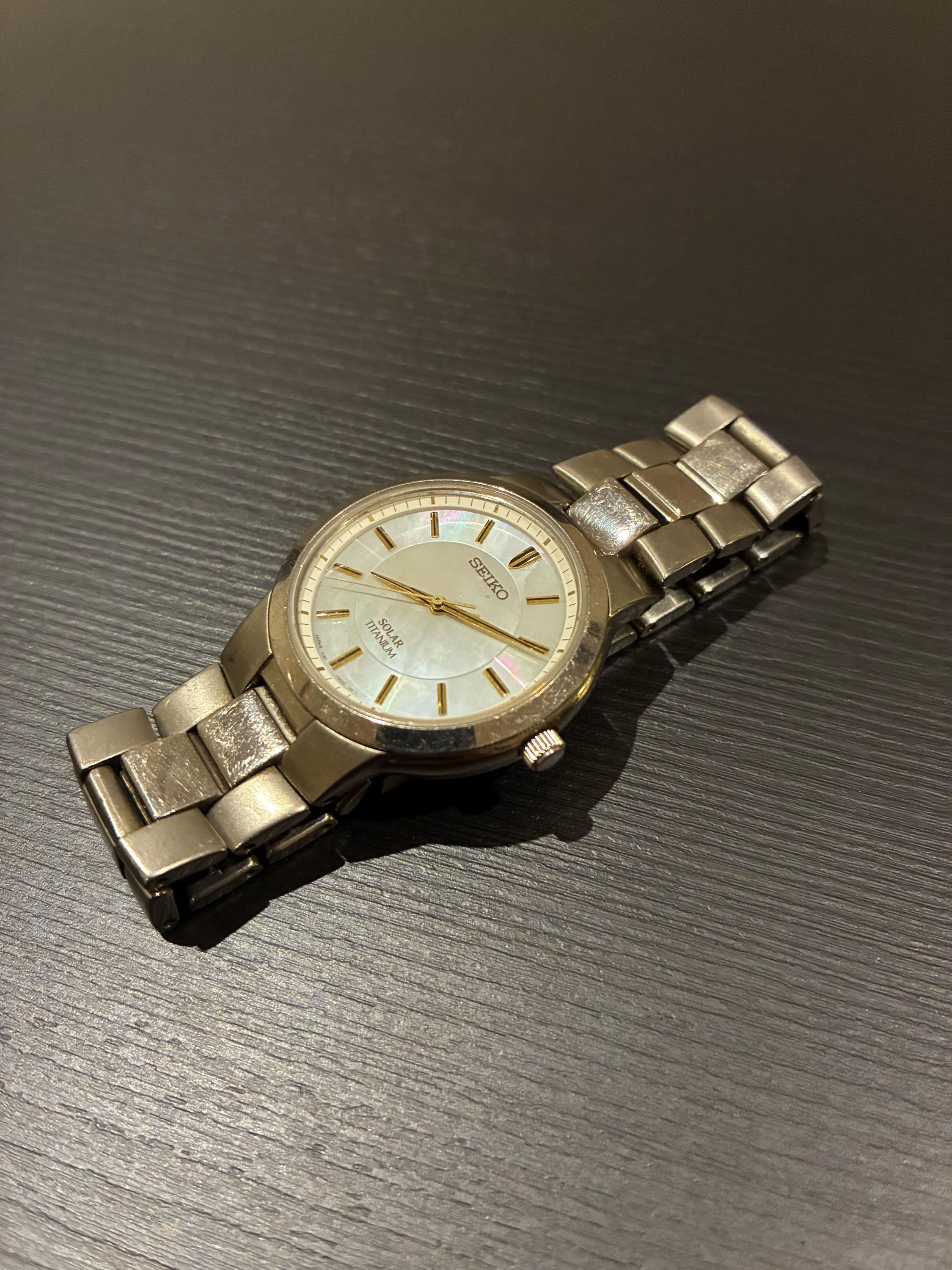 Rare SEIKO Solar Men’s Watch With Shell Dial and gold indices V181-0AB0