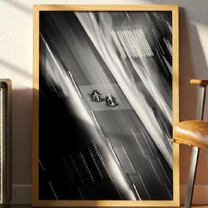 Black and White F1 Racing Poster – High-Speed Motorsport Photography Print – Modern Formula 1 Wall Art for Racing Enthusiasts