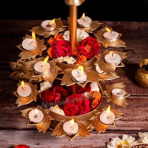 2-Tier Lotus Urli mit Ständer: Festliches Blumenschmuck Herzstück