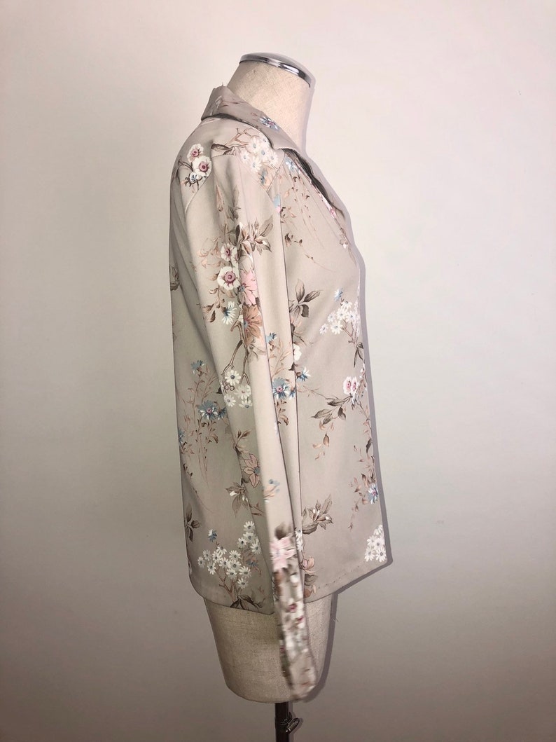 It/'s Gailord Vintage Floral Print Button Down V Neck Blouse