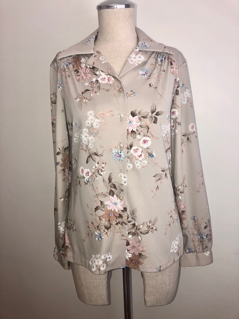 It/'s Gailord Vintage Floral Print Button Down V Neck Blouse