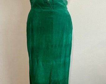 Rare Italian Vintage La Matta Kelly Green High Waist Side Zip Front Split Suede Leather Skirt with Pockets