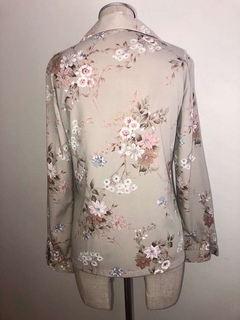 It/'s Gailord Vintage Floral Print Button Down V Neck Blouse