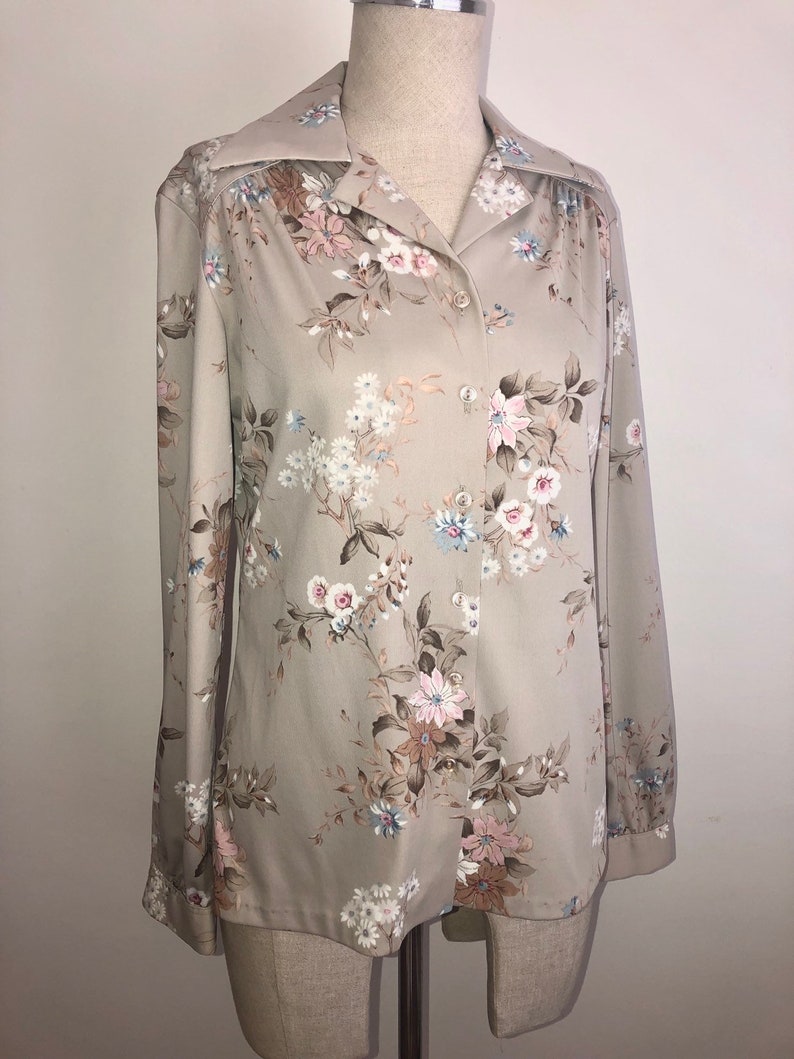 It/'s Gailord Vintage Floral Print Button Down V Neck Blouse