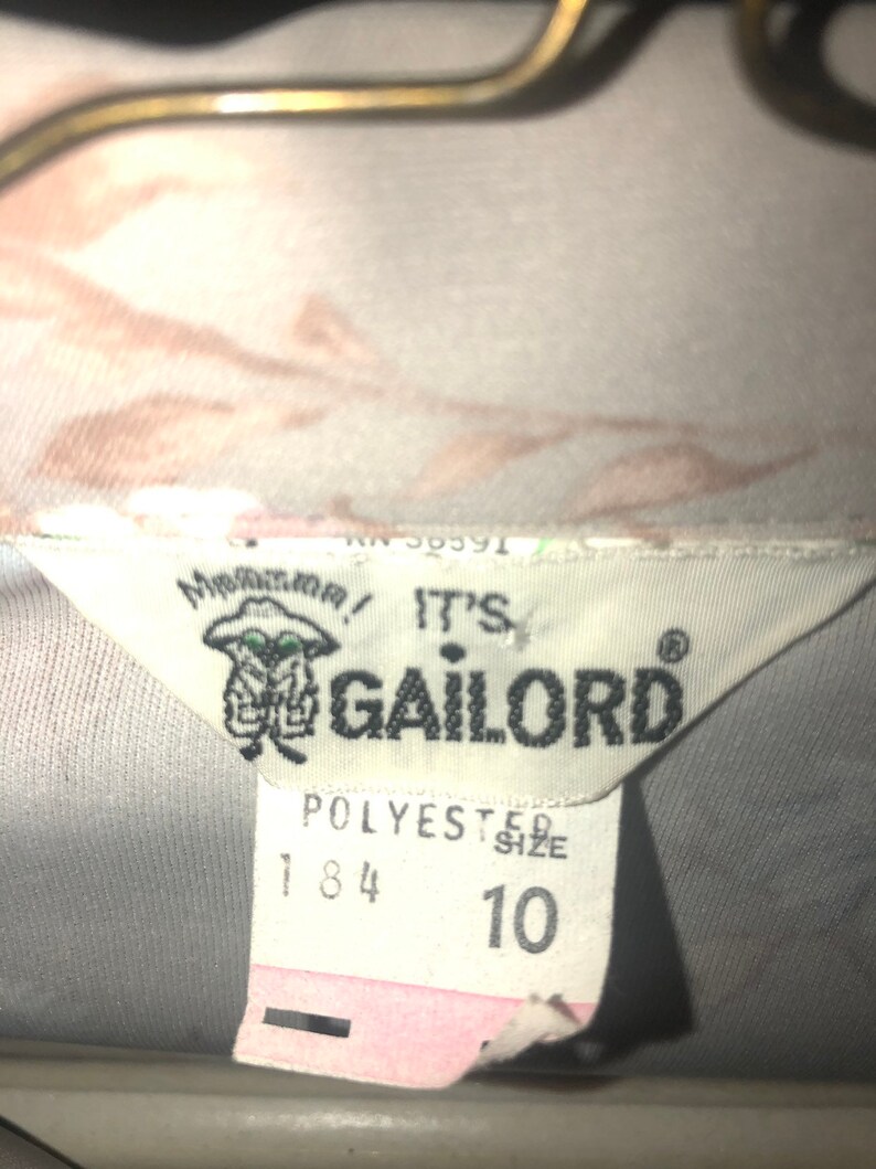 It/'s Gailord Vintage Floral Print Button Down V Neck Blouse