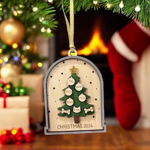 Kerstboom acryl of hout lasergegraveerd vrolijk kerstfeest gepersonaliseerd familieornament | Kerstornament voor de feestdagen