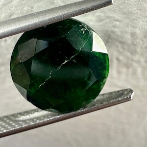 Garnet Demantoid Grossulare Garnet Faceted Round Shape Horsetail Inclusion Top color Gem quality Garnet 10MM size 6 carat weight