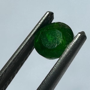Garnet Demantoid Green Garnet Grossulare Garnet Round Shape Faceted Top color Gem quality Garnet 4.9MM size 0.8 carat weight