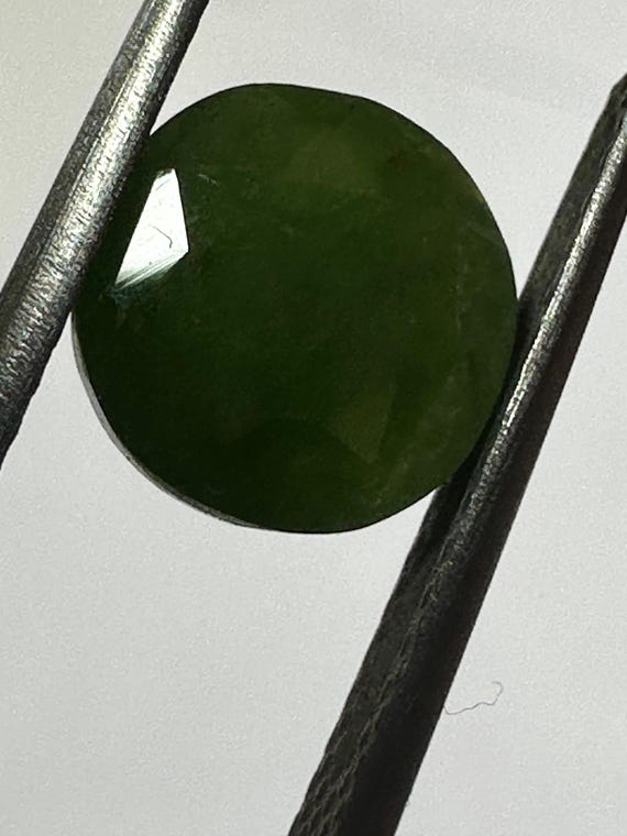 デマントイドガーネット宝石：ファセットカットラウンドグリーン