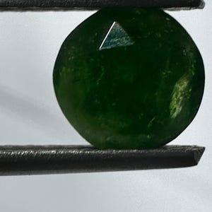 Garnet Demantoid Green Garnet Grossulare Garnet Round Shape Faceted Top color Gem quality Garnet 5.8MM size 1.0 carat weight