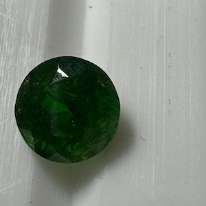 Garnet Demantoid Green Garnet Grossulare Garnet Round Shape Faceted Top color Gem quality Garnet 5.2MM size 0.8 carat weight