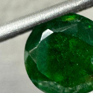 Garnet Demantoid Green Garnet Grossulare Faceted  Round Shape Horsetail Inclusion Top color Gem quality Garnet 6.4MM size 1.2 carat weight
