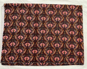 Floral Kantha Quilt: Handgemachte Indische Baumwolle Tagesdecke, Queen/Twin