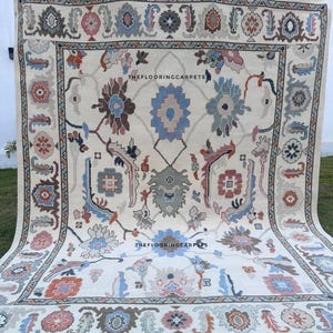 Pastel Floral Oushak Rug: Hand-Knotted Wool, Traditional Design