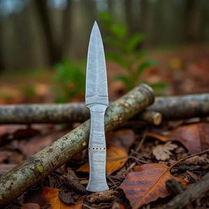 Handmade Damascus Steel Knife – Unique Hunting, Camping & Utility Blade