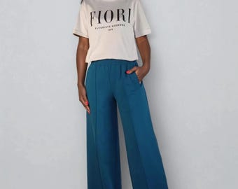 Elegant sweatpants with wide legs and pockets, women's, sporty, with a crease