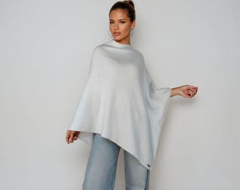 Damesponcho, damescape, oversized cape, zomercover-up, blauwe poncho, damestrui, boho poncho, vest, gebreide poncho,omslagdoek, cape