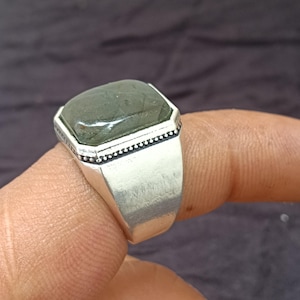 Anillo de labradorita hecho a mano, plata de ley 925, estilo bohemio rústico.