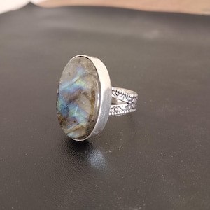 Handmade Labradorite Statement Ring – Large Oval Gemstone Ring – 925 Sterling Silver Boho Ring – Artisan Jewelry Gift for Her, Design Ring