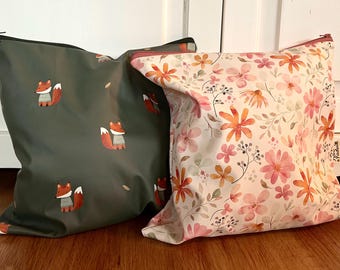 XXL Wetbag 33x33 - 20x15 cm – wasserdichte Nasstasche mit Reißverschluss – für Stoffwindeln, Schwimmen & Reisen