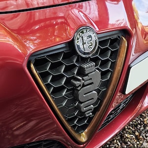 Carbon Fiber Snake Emblem for Alfa Romeo Giulietta (2010-2020)