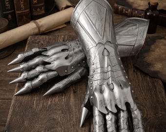 Handcrafted Steel Gauntlets with Claws – Gothic Medieval Armor for Cosplay, LARP, Display