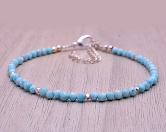 Delicato braccialetto di perline di larimar, gioiello minimalista con pietre preziose