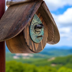 Holz Vogelhaus für den Garten im Freien, Eichhörnchensicherer Nistkasten für Meisenvögel, dekorative Vogelhausgeschenkidee, Vogelhäuser