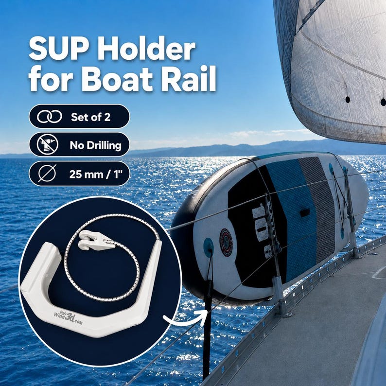 Pode incluir: Um suporte branco para SUP em varandim de barco, conjunto de 2 unidades, sem perfura&ccedil;&atilde;o para varandins de 25 mm. O suporte inclui um cord&atilde;o el&aacute;stico branco e a marca FairWind3d.com. &Eacute; mostrado montado num varandim segurando uma prancha.