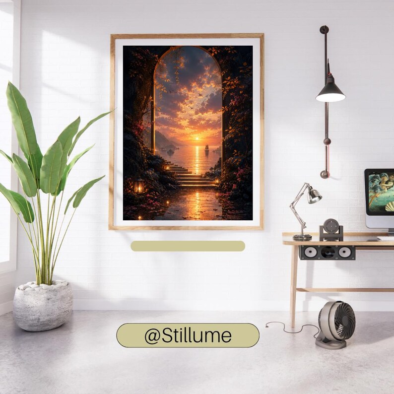 Puede incluir: Una impresi&oacute;n de arte mural rectangular en un marco de madera clara que muestra una escena de atardecer vista a trav&eacute;s de un arco de piedra. La imagen muestra un mar en calma, un velero distante y escalones de piedra que conducen al agua, iluminados por luz naranja.