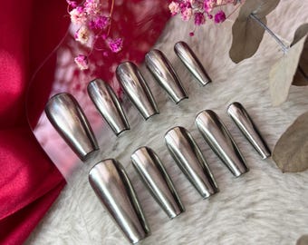 Künstliche Fingernägel in Gunmetal-Chrom | Metallisch-silberne Spiegelnägel