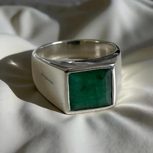 Sterling Silver Men&#39;s Signet Ring: Emerald Gemstone, Square Bezel