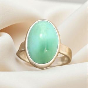 Handcrafted 925 Sterling Silver Green Jade Ring: Minimalist Oval Gemstone