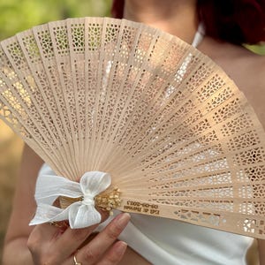 Leque de casamento personalizado, leque de madeira, lembrancinha personalizada para convidados, leque de fita com flores secas, leque com nome gravado