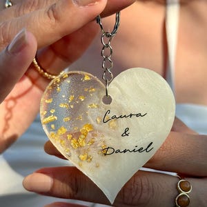 Personalized Heart Epoxy Keychain Wedding Favor with Gift Box – Custom Name & Date