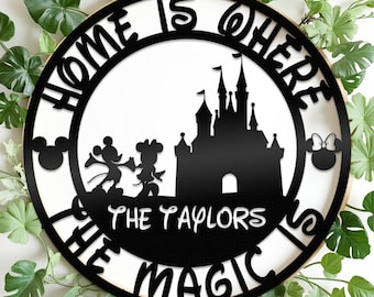 Metalen bord gepersonaliseerd huis is waar de magie is, aangepast familienaambord, verjaardagscadeaus stel, bord dansen Mickey Minnie in kasteel