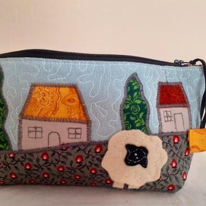 以下が含まれることがあります： 手書き風の「Welcome」の文字が入った素朴な木製サイン。使い古したような仕上がりで、シンプルで魅力的なデザイン。玄関やポーチに最適です。