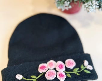 Gorro de flores silvestres bordado a mano: gorro de invierno tejido a medida