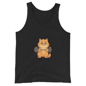 Könnte beinhalten: Schwarzes Tanktop mit einem Cartoon einer orangefarbenen Katze, die eine Langhantel hebt. Die Katze lächelt und hält die Langhantel mit beiden Pfoten. Die Langhantel hat graue Gewichte an jedem Ende.