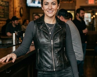 Chaleco de cuero para mujer hecho a mano, de piel de vaca, con cremallera asimétrica, color negro, estilo motero, ajustado, para motociclista.