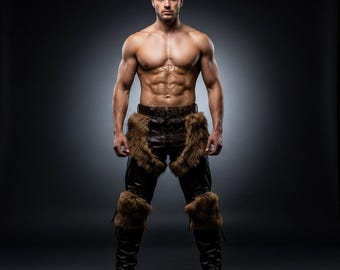Handgefertigte Herren Echtlederhose mit Fellakzenten | Custom Viking Cosplay Hose | Maßgeschneiderte Mittelalterliche Straßenkleidung