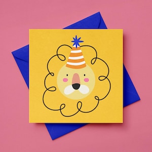 Maqueta de tarjeta de felicitación cuadrada: sobre de papel kraft y color, diseño plano, color de fondo editable y textura del papel (archivo PSD)