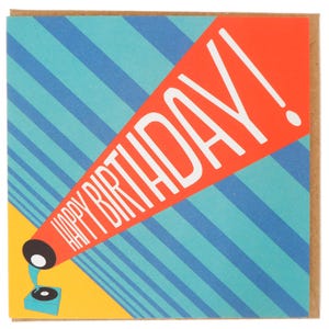 Cartão de feliz aniversário e envelope com ilustração de toca-discos vintage