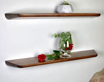 Mensole galleggianti personalizzate con curve armoniose per soggiorno, mensole da parete in noce, mensole in legno uniche per montaggio a parete