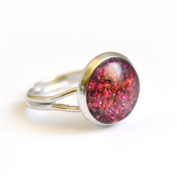 Sparkling burgundy ring - glass cabochon, magenta and brown glitters