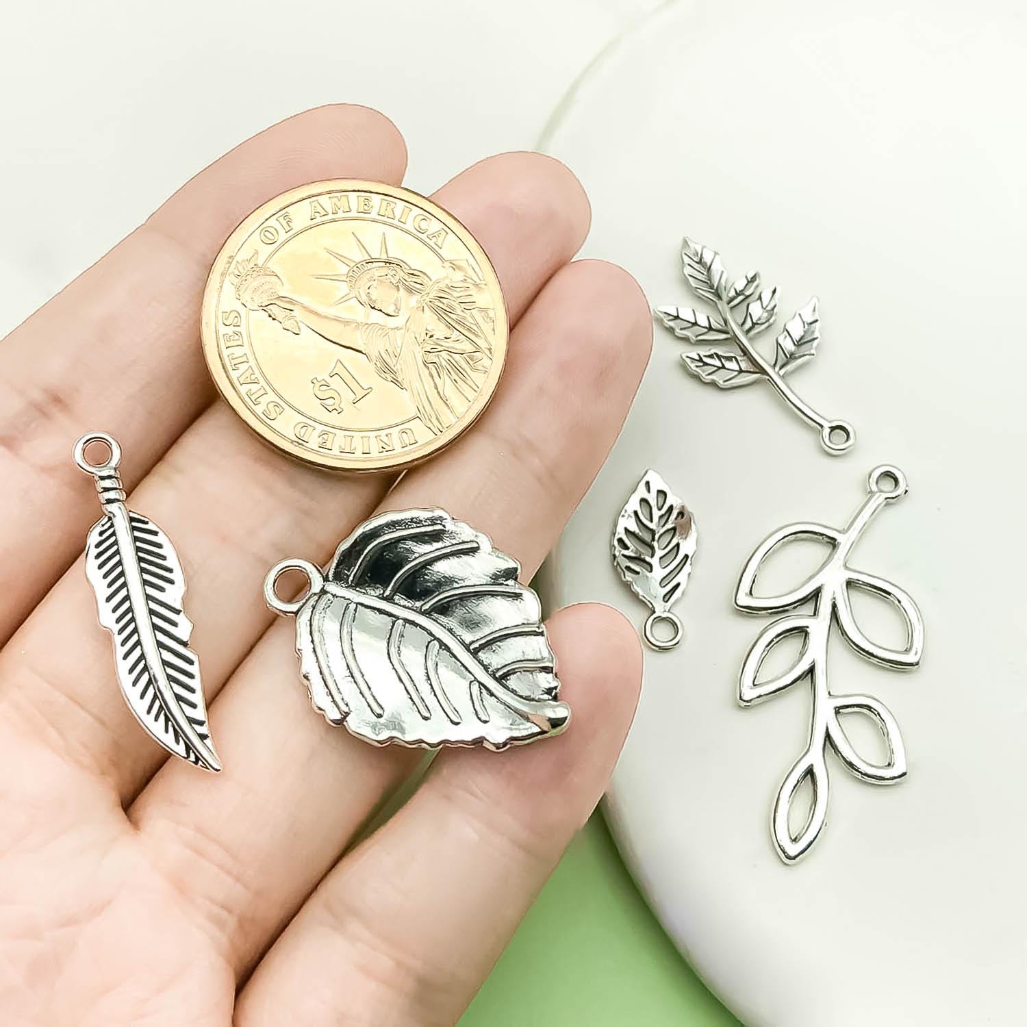 12 breloques feuilles 17 mm coloris argent - La boîte à secrets